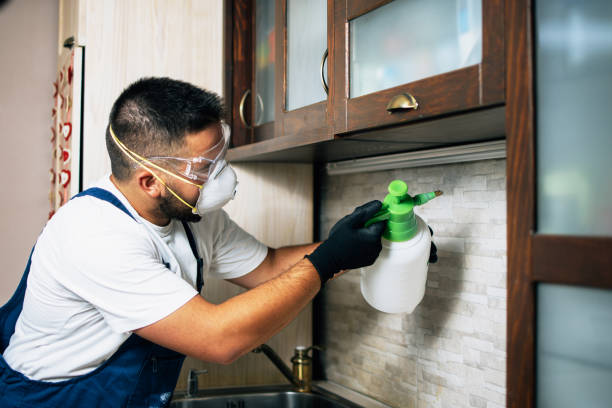 Best Commercial Pest Control Services  in Suamico, WI